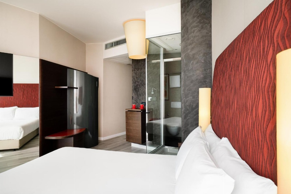 HI Hotel Bari Image 16